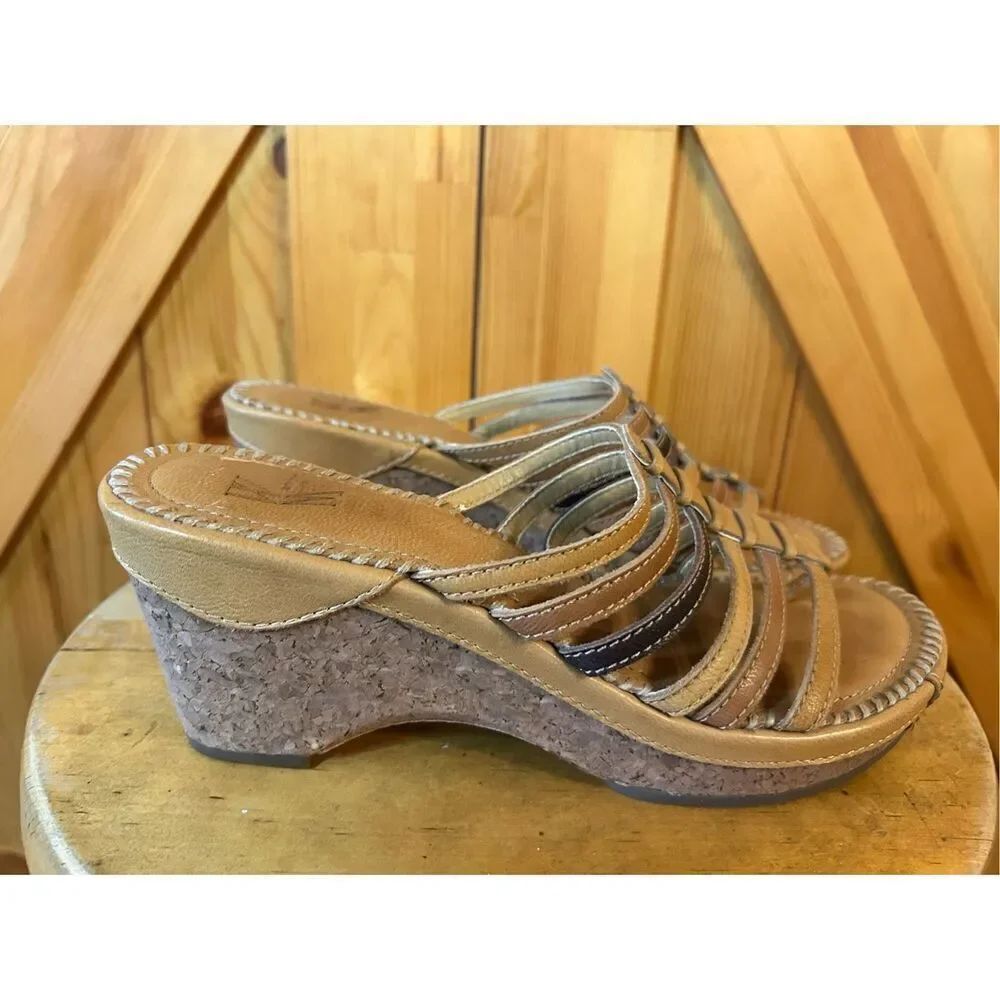 White Mountain Womens Leather Strappy Wedge Sandals sz. 8.5
